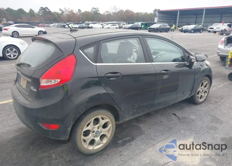 2013 Ford Fiesta Titanium z USA, uszkodzony, nr VIN 3FADP4FJ8DM175299